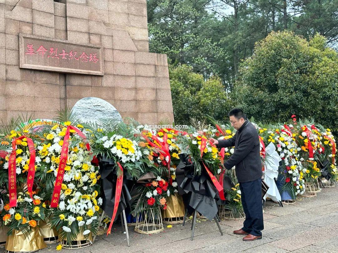 缅怀先烈，传承英魂——寄哀思于永恒丰碑之下